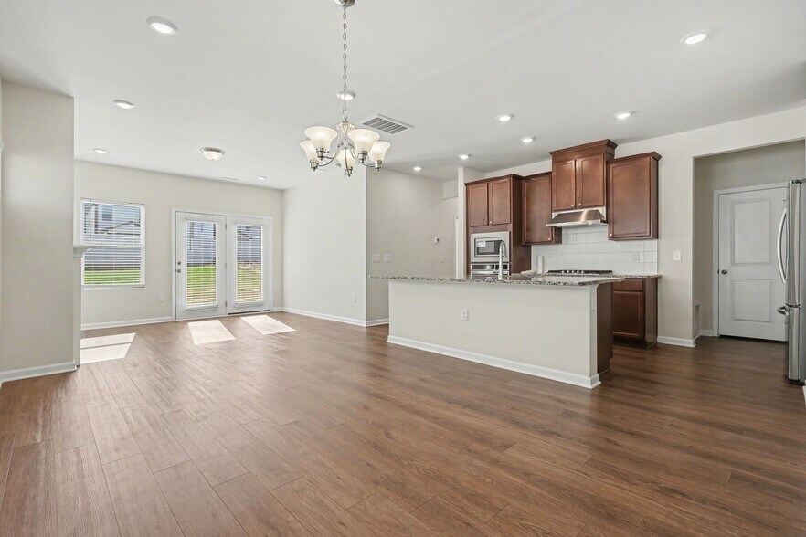Building Photo - 653 Rawls Dr