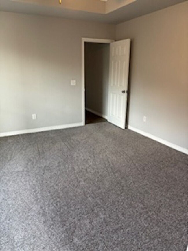Building Photo - 4013 Red Apple Terrace