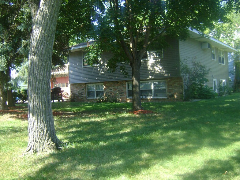 Front - 2233 5th Ave, NE