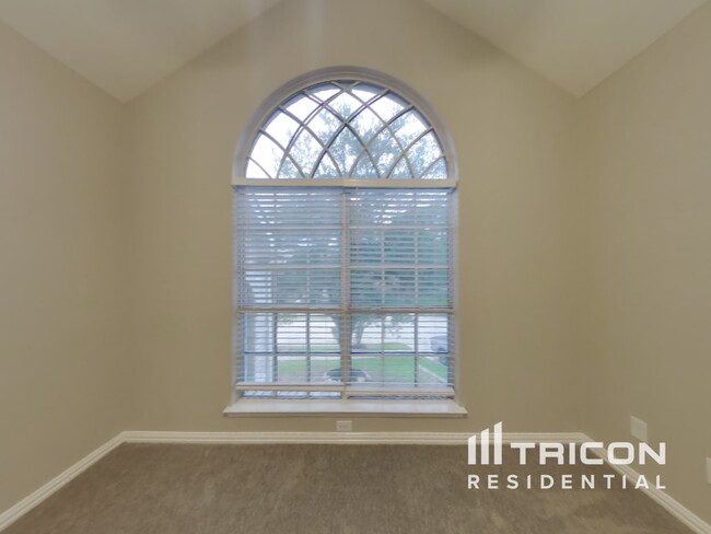 Building Photo - 8128 Mt Shasta Cir