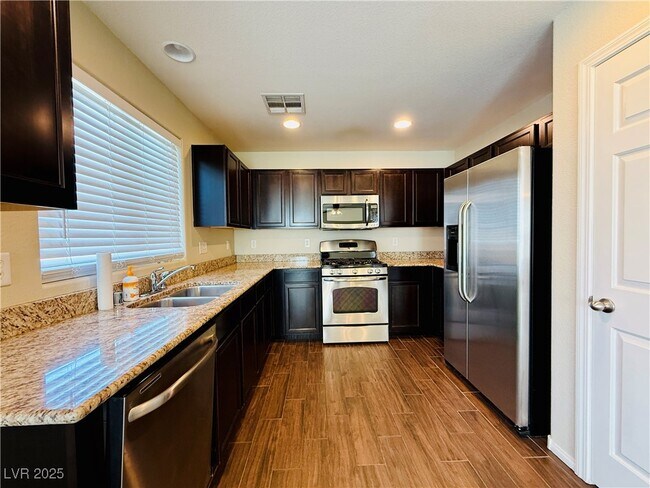 Building Photo - 5062 Gilleran Ave