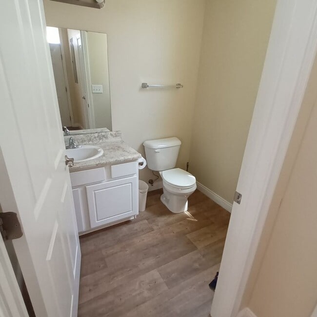 Building Photo - 3 Bd 2.5 Ba