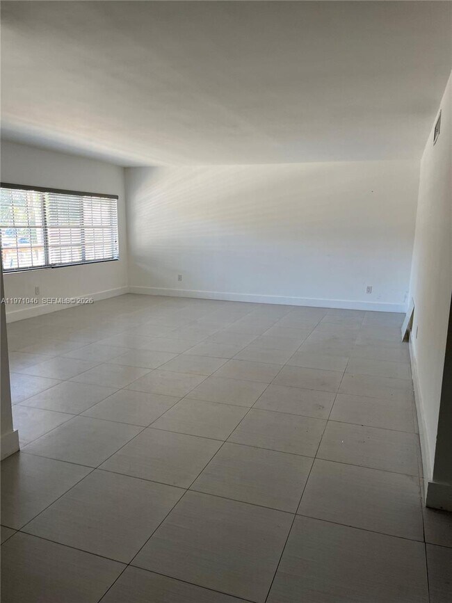 Building Photo - 11855 NE 19th Dr