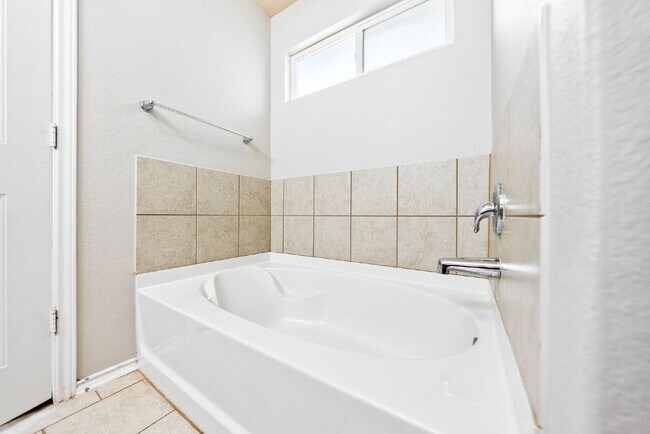 Building Photo - Welcome to The Bowen Floor Plan - 2 WEEKS ...