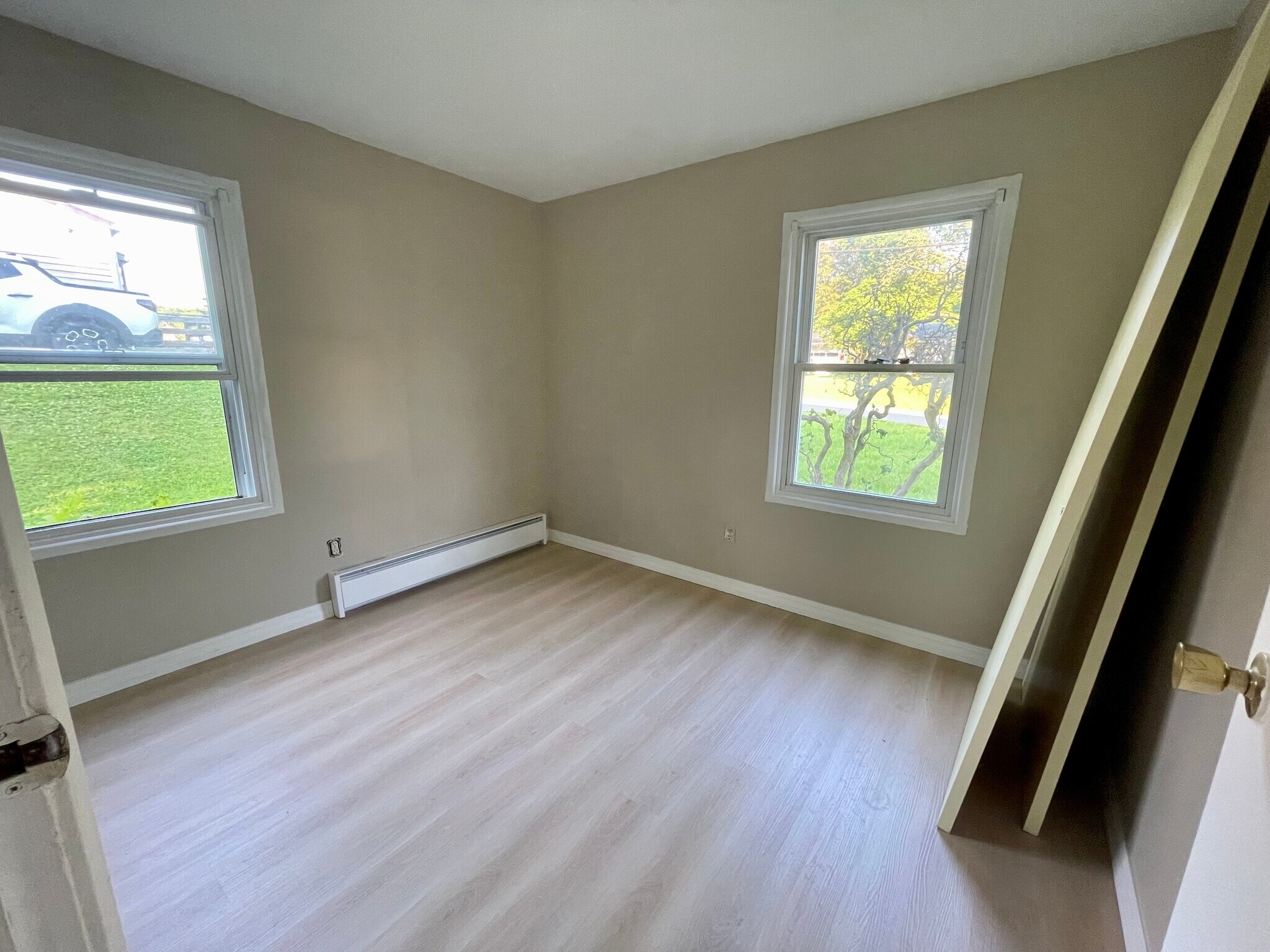 Building Photo - 421 Woodburne Dr