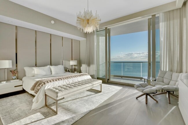 Building Photo - 17901 Collins Ave
