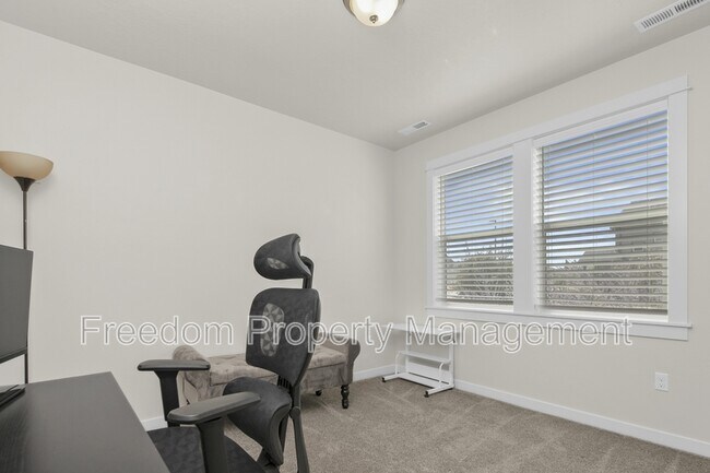 Building Photo - 6218 W los Flores Dr