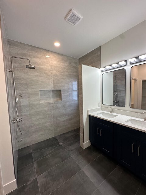 Building Photo - 4208 10th St SW