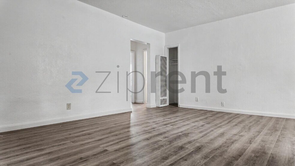 Building Photo - Unit
