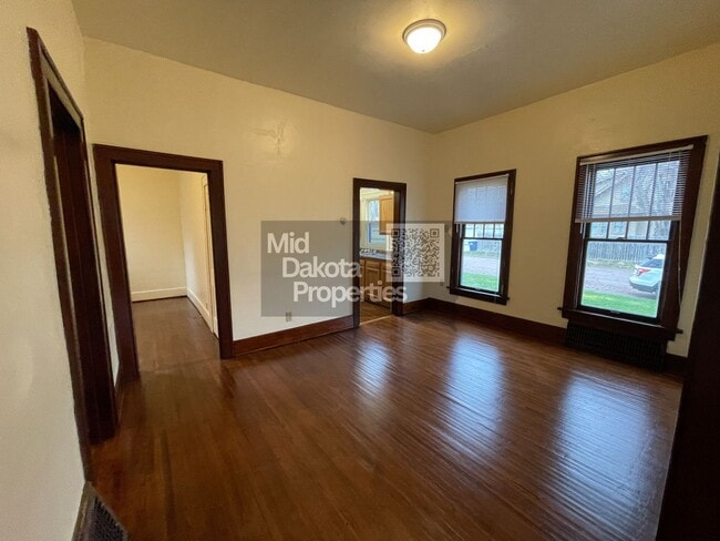 Building Photo - 723 W 5th- 2 bedroom House