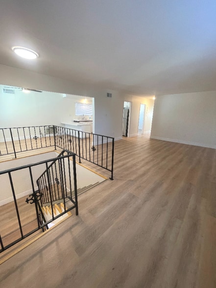 Building Photo - 563 S Fashion Park St