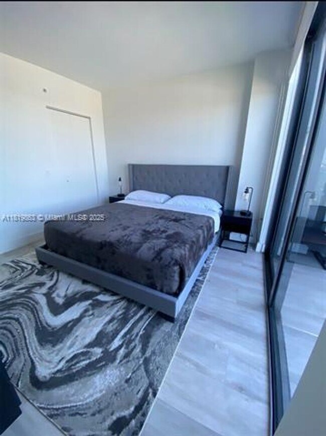 Building Photo - 121 NE 34th St