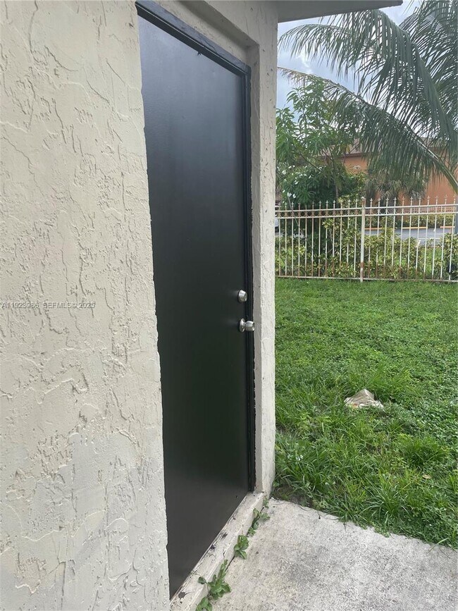 Building Photo - 2481 NW 13th Ct