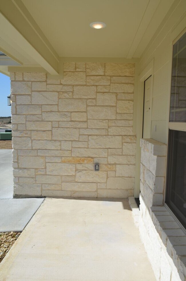 Building Photo - 1906 Castroville Trl