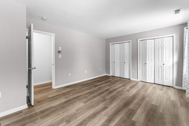 Building Photo - "Charming 4-Bedroom Retreat with Sun Room Scenic Views