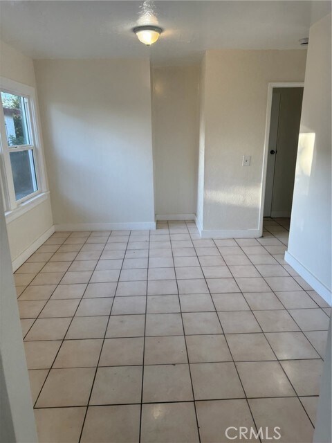 Building Photo - 1411 W 69th St