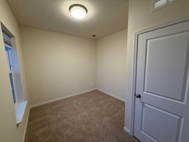 Building Photo - 23910 Catawba Hill Dr