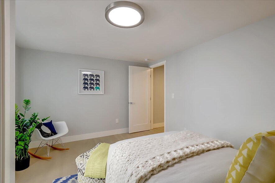 Building Photo - 914 Everett Ave