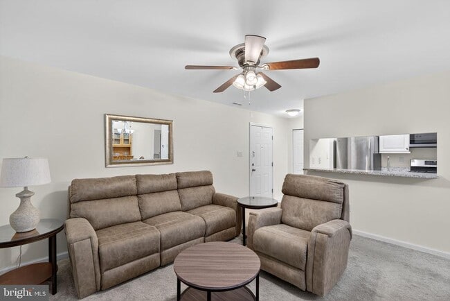 Building Photo - 511 Diamond Dr