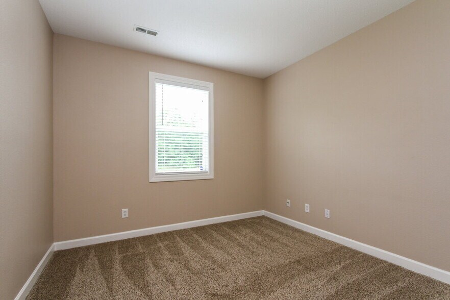 Building Photo - 5834 Long Lake Ln.