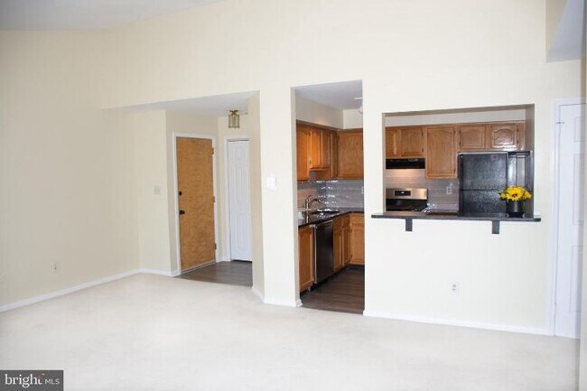 Building Photo - 202 Salem Ct