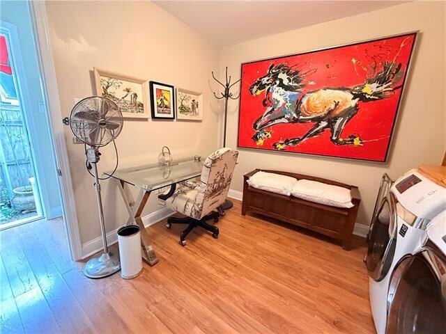 Building Photo - 611 Lyons St