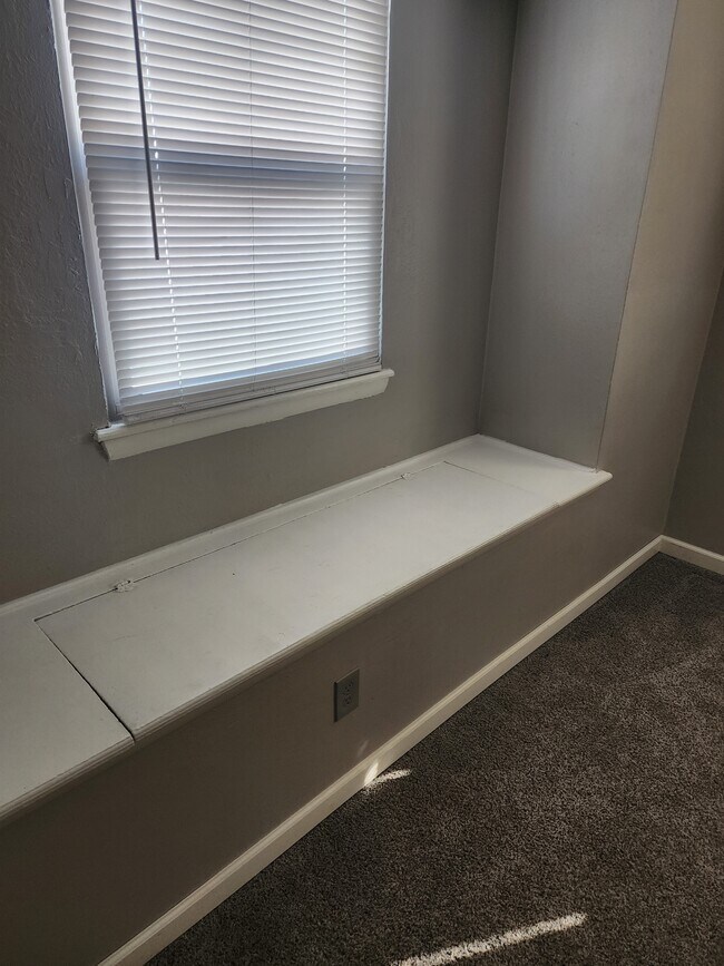 Building Photo - 888 NW 14th St