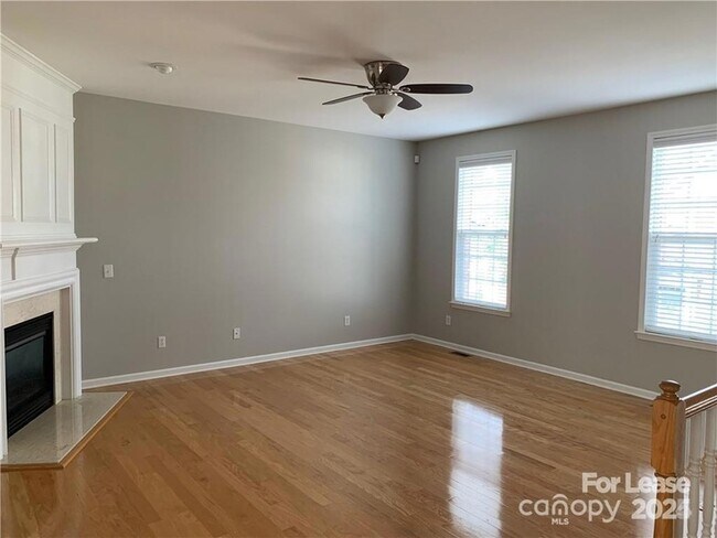 Building Photo - 15262 Kessler Dr