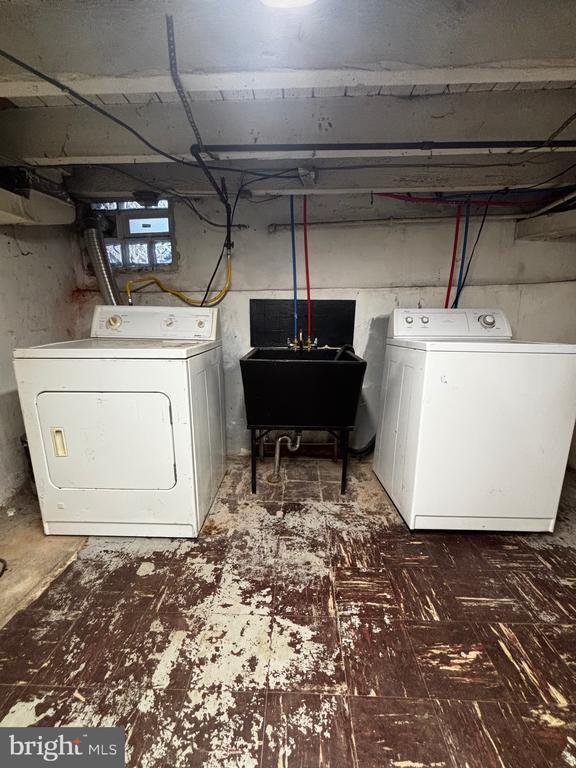 Building Photo - 2339 Belgrade St