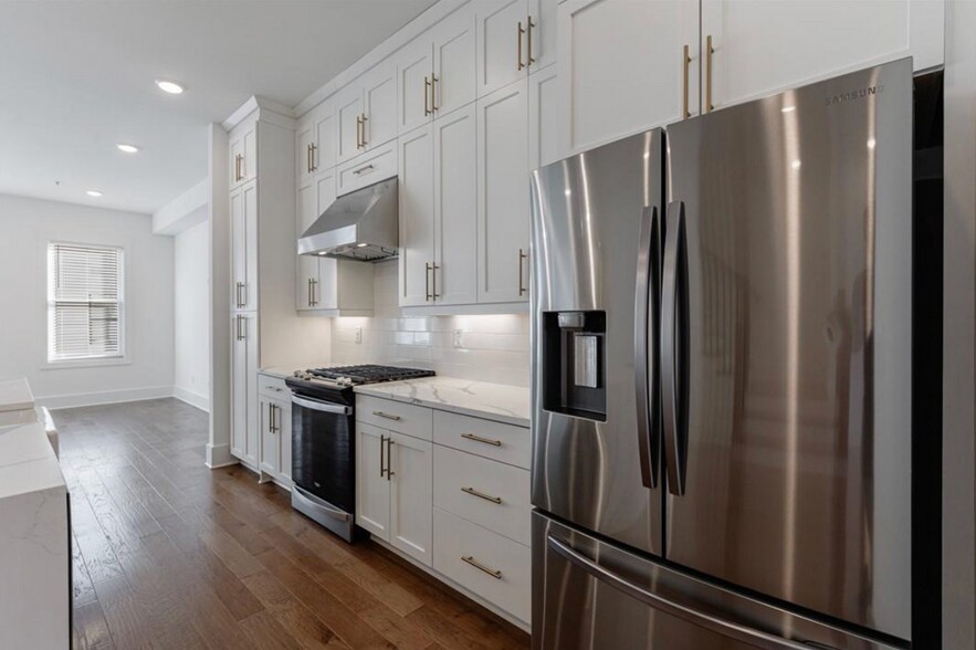 Building Photo - 1032 Robert Smalls Wy