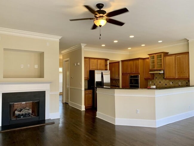 Building Photo - 5460 Glenridge View NE