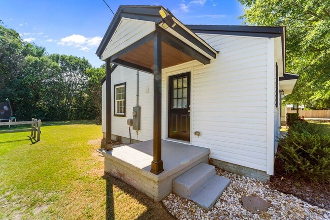Building Photo - Updated 2 Bed 1 Bath in Coats - Pet Friendly!