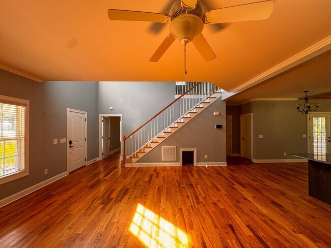 Building Photo - Spacious 5 Bed 3.5 Bath Home in Carthage