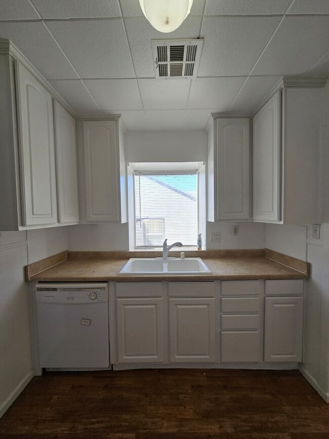 Building Photo - 607 Avenue G