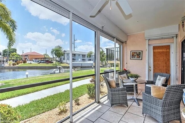 Large canal facing screened in lanai - 4715 Santa Barbara Blvd