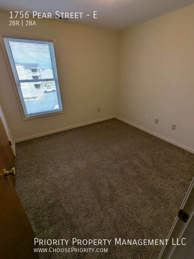 Building Photo - 1756 Pear St