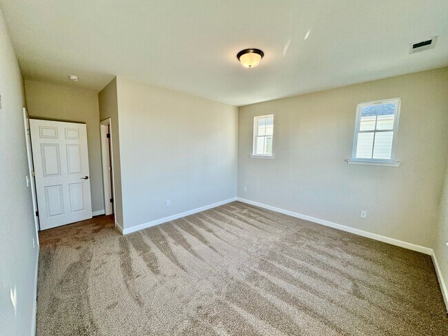 Building Photo - Discover Coastal Living at Its Finest in Marketview, Market Common – Now Leasing!