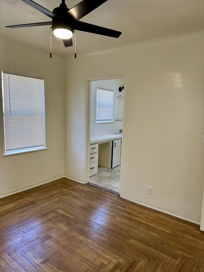 Building Photo - 1154 F St