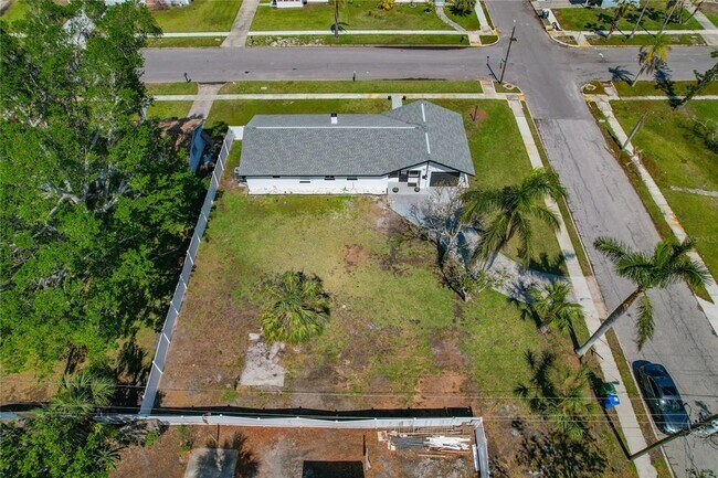 Building Photo - 1838 1st Ave E
