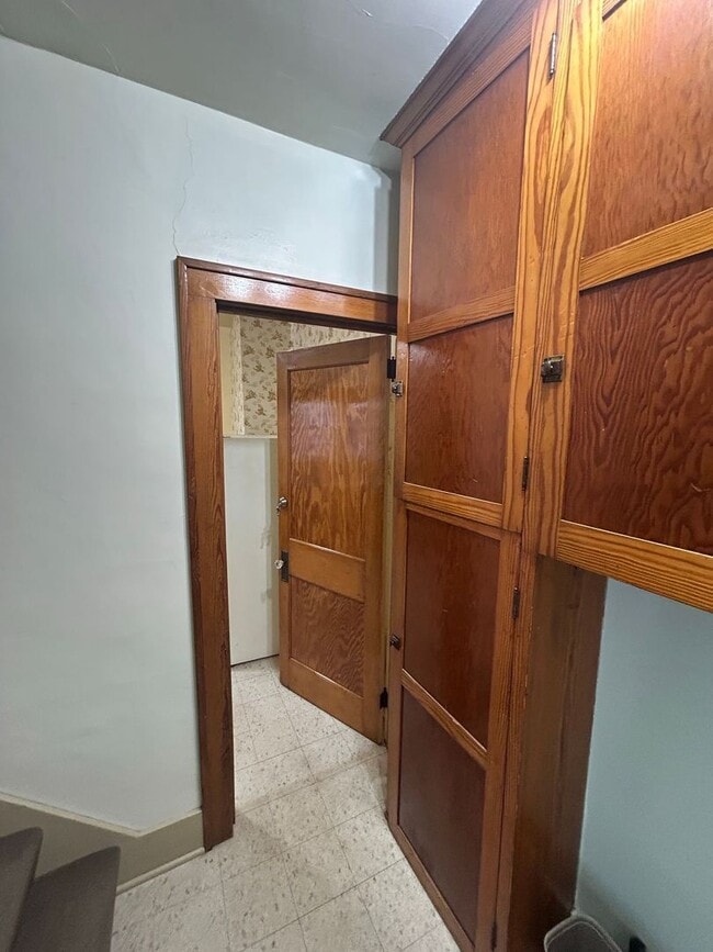 Building Photo - 1439 Vassar Dr