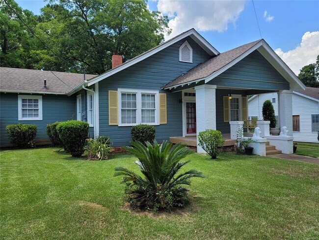 Primary Photo - 215 N Lewis St