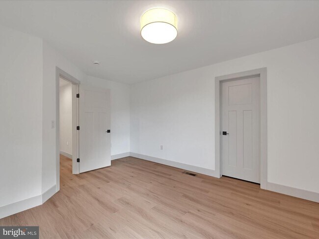 Building Photo - 4 Bed 3.5 Bath Brand New Custom Home in East Petersburg