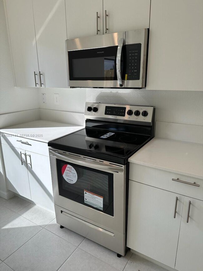 Building Photo - 11926 SW 245 Ter