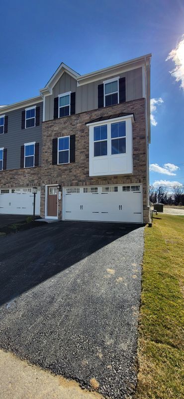Building Photo - 6700 Sycamore Way