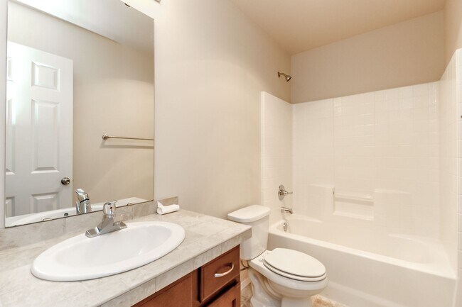 Building Photo - 1360 Sinclair Dr