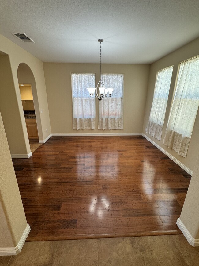 Building Photo - 851 Antilla Way