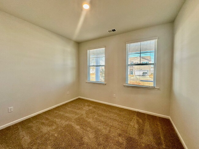 Building Photo - Three Bedroom Single Level Home in the Retreat at East Argent!