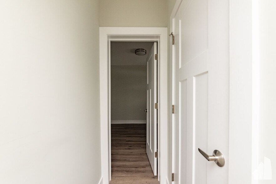 Building Photo - 485 Roger Williams Ave