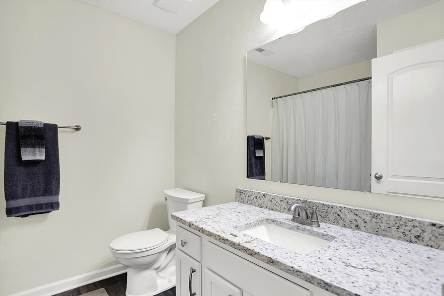 Building Photo - 5549 Wild Horse Dr