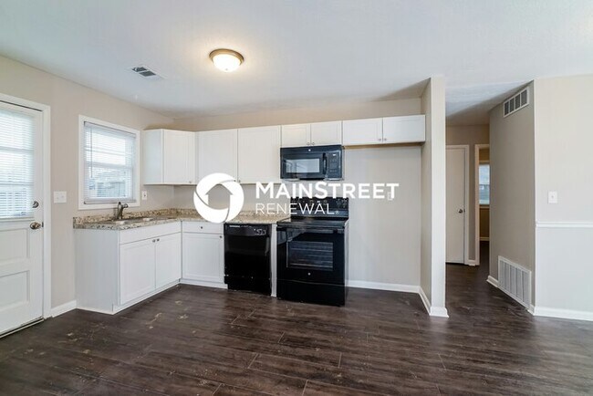 Building Photo - 3 Bedroom Pet-Friendly Home in Louisville, KY with Main Street Renewal